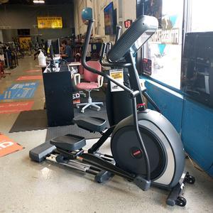 Star Trac Series 4 Cross Trainer Floor Model, Forest Park